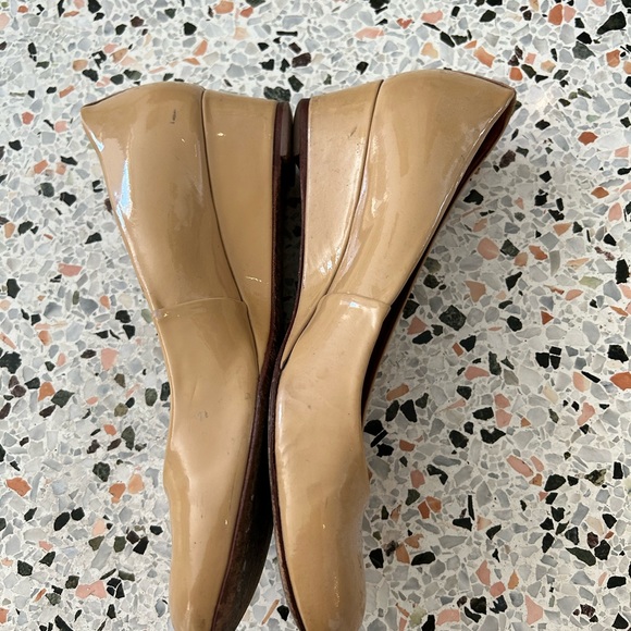 Tory Burch low heel. Size 8 - Picture 4 of 5